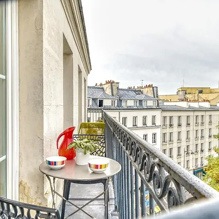 Stunning Apartement 2br + Balcony + View Apartment *