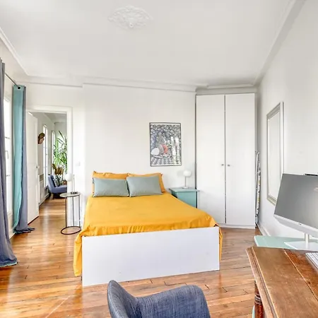 Stunning Apartement 2br + Balcony + View * Paris