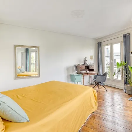 Stunning Apartement 2br + Balcony + View * Paris