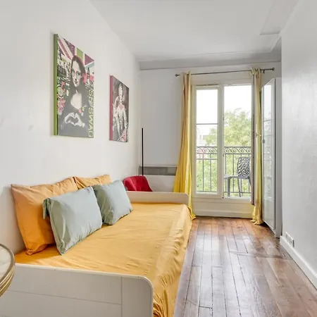 Stunning Apartement 2br + Balcony + View Apartment