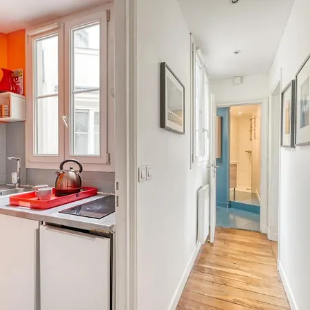 Stunning Apartement 2br + Balcony + View Paris